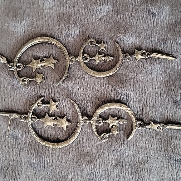 🤎 Sparkly Crescent Moon Earrings 🌙 - Picture 8 of 8